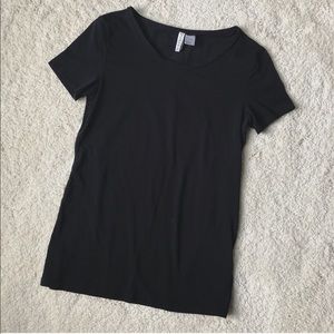 H&M Tops - H&M Basic T-shirt H&M Tops - H&M Basic T-shirt